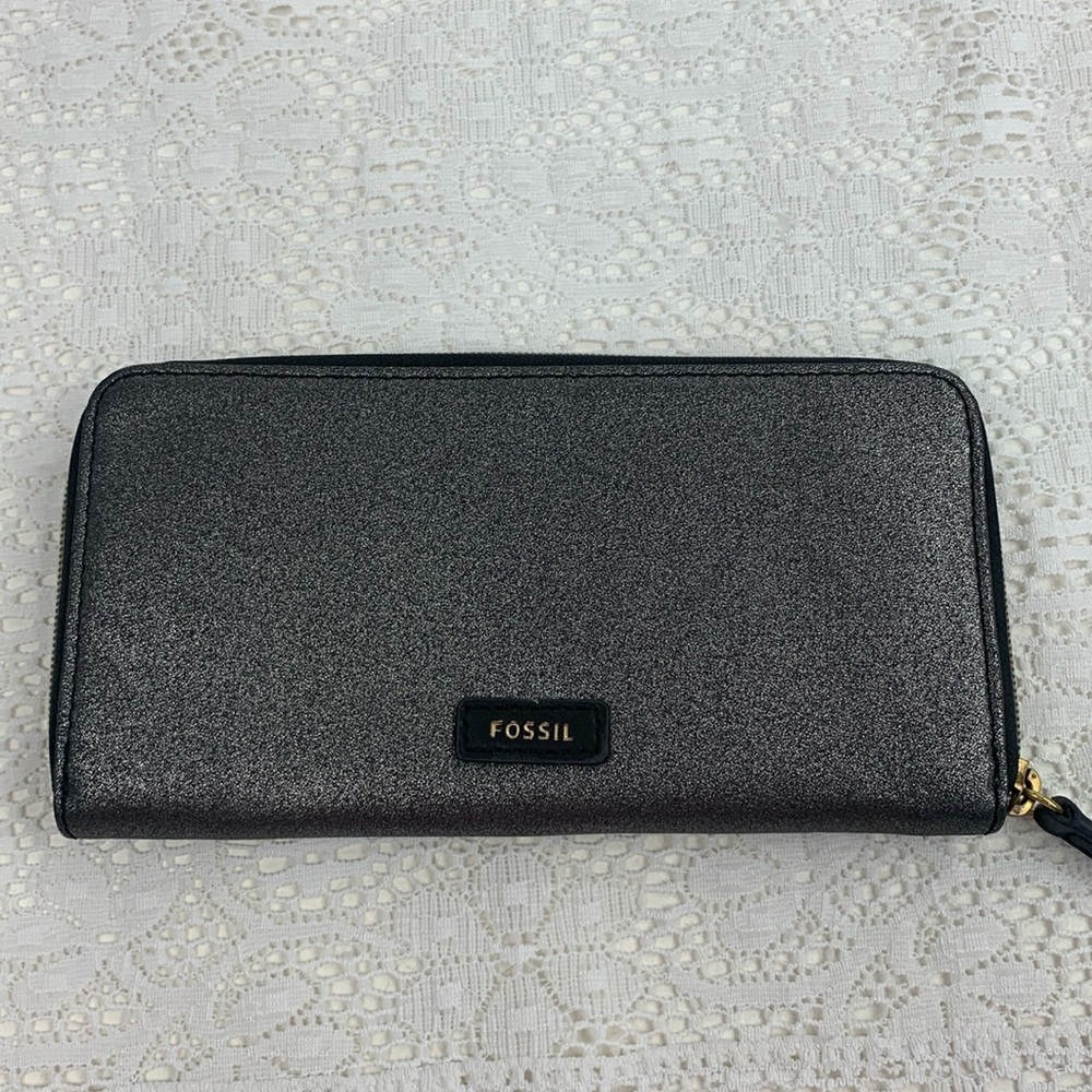Fossil Zip around Wallet Silver Black Gold accent pockets Cards cash coins NWOT
